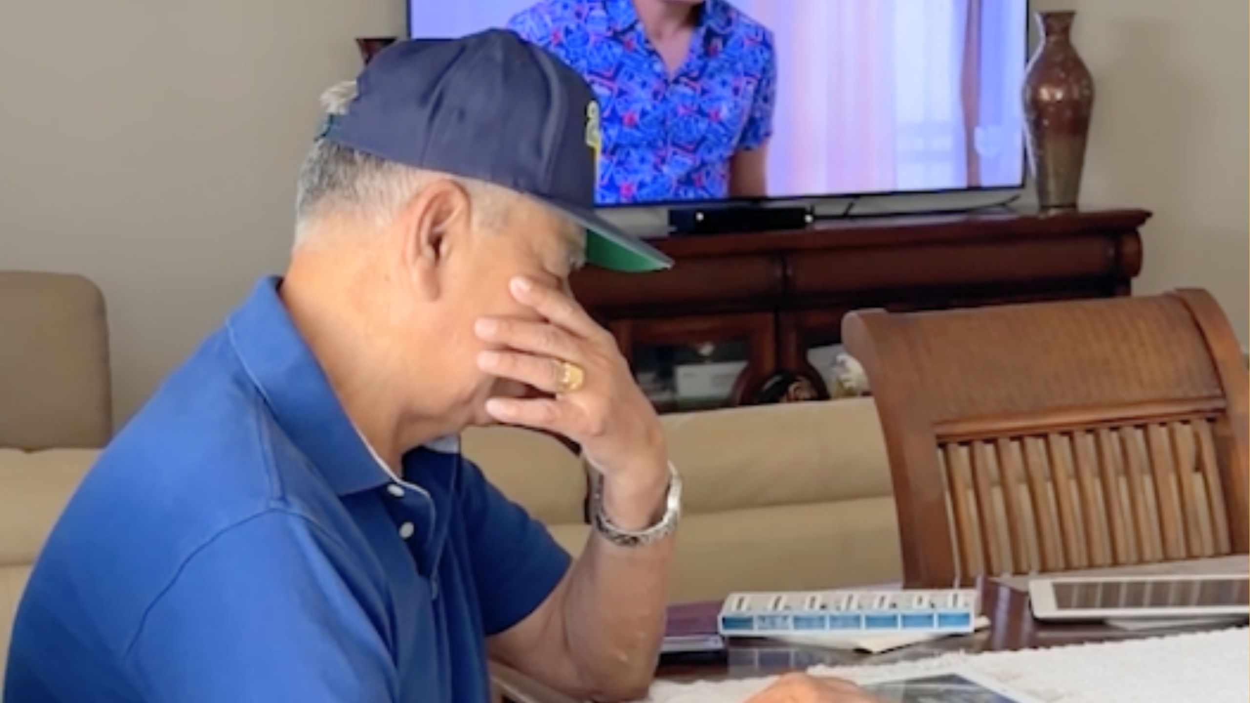 Grandpa Cries With Happiness When He Realizes All Eight Kids Will Be Together For First Time In 19 Years