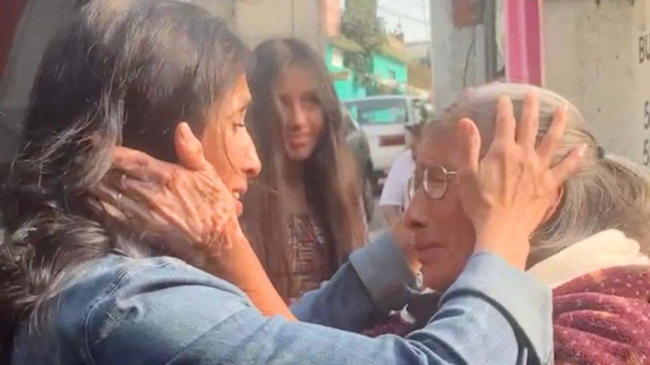 After 25 Years Woman Reunites With Mom In Mexico