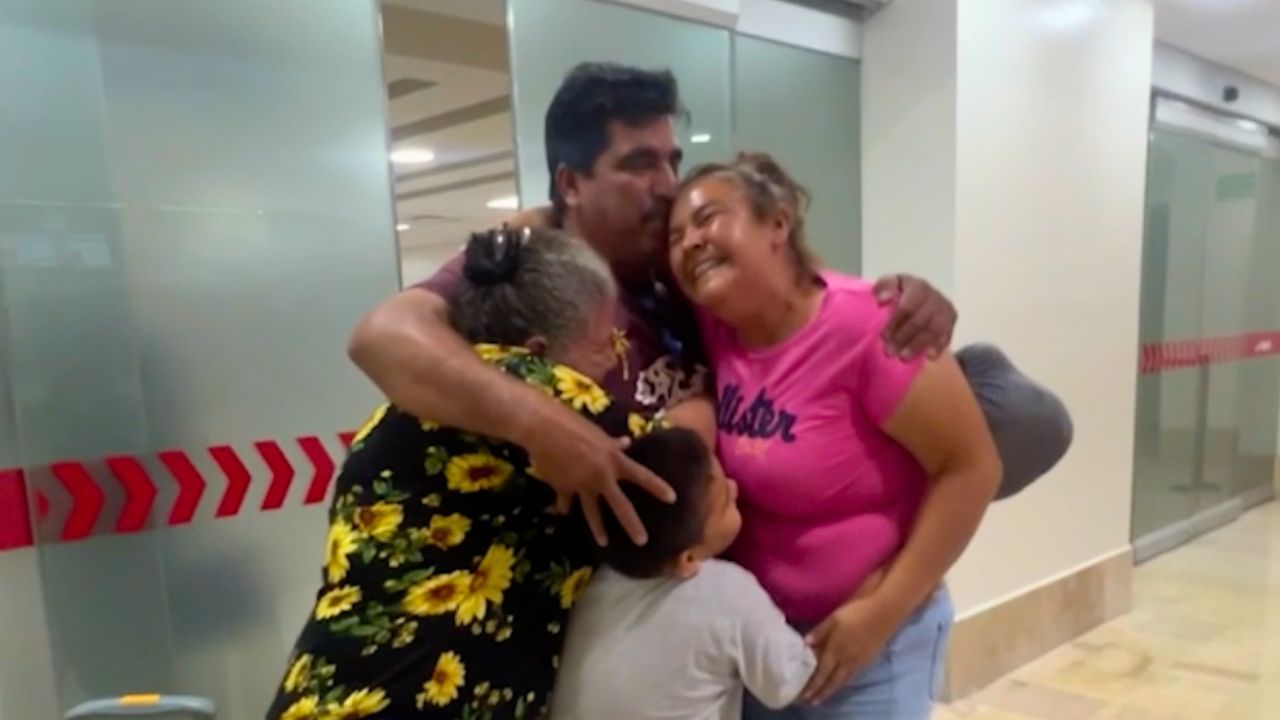 Dad Reunited With Family In Mexico After 28 Years