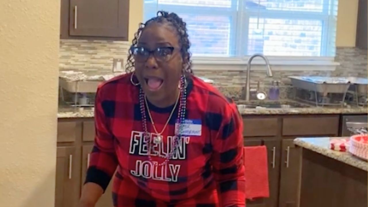 Couple Surprises Family With Pregnancy News On 'Mummy' And 'Daddy' Xmas Pajamas