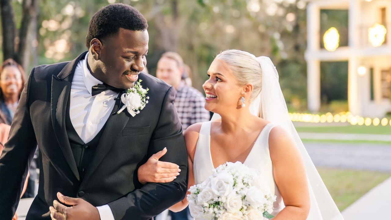 Groom Stops To Walk Bride Who Had No-One By Her Side Down Aisle
