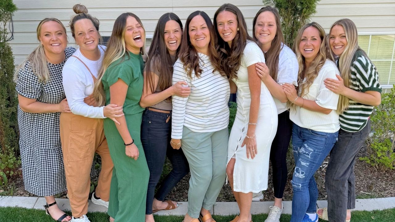 Seven Sisters From Five Different States Return Home To Surprise Mom After 2 Years