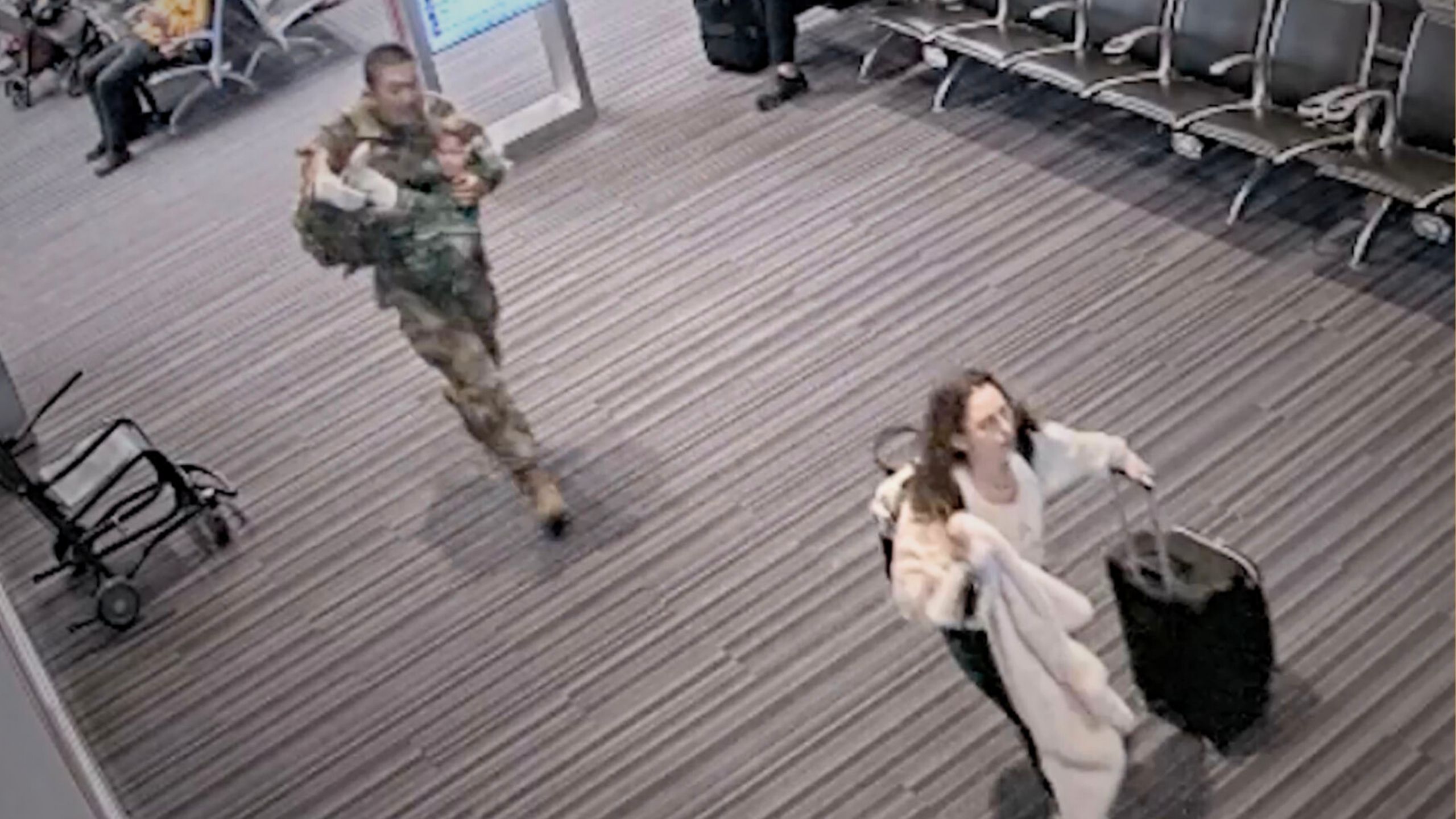Kindhearted Soldier Carries Girl Through Airport So Mom Can Make Flight