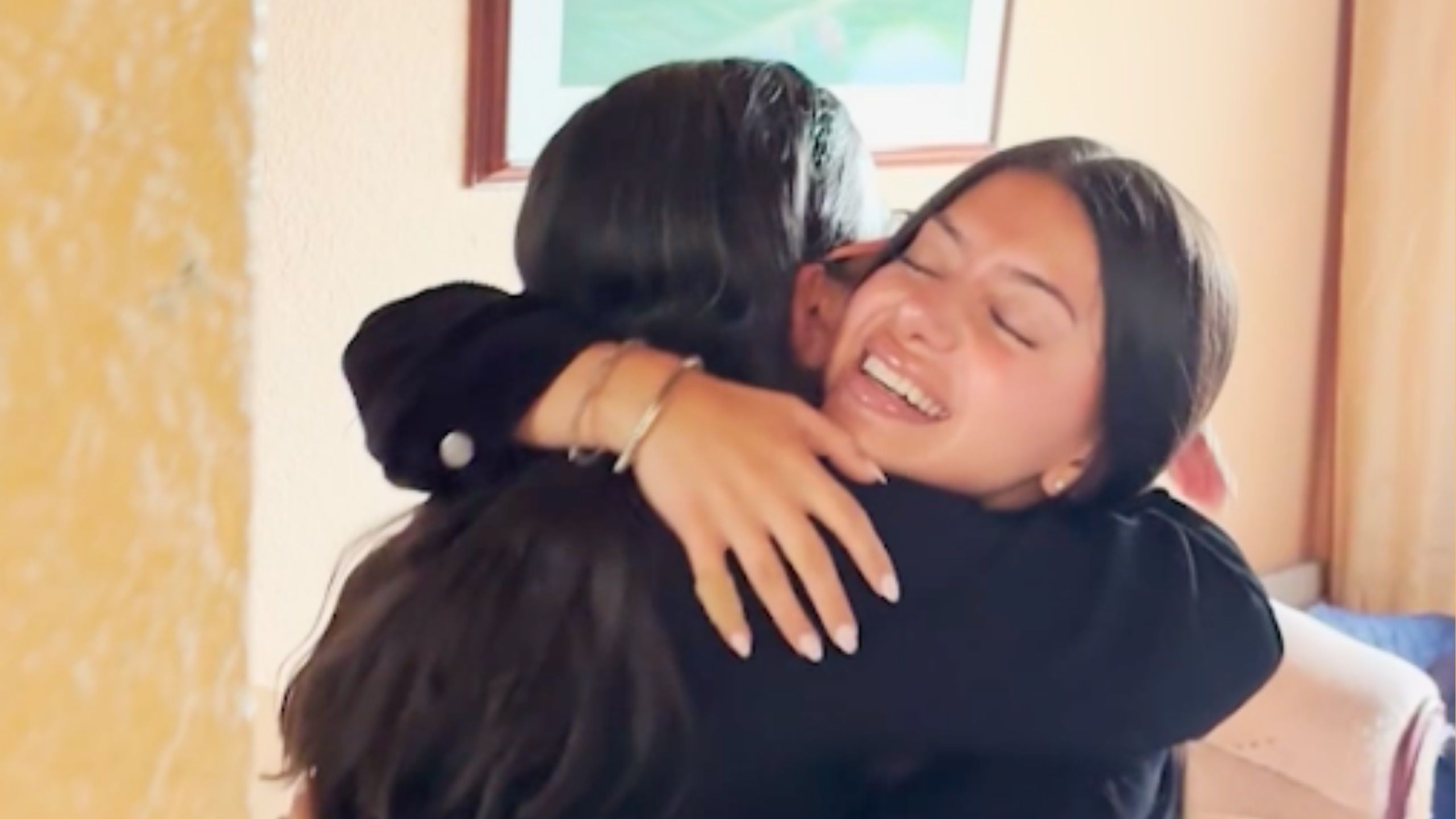 Adopted Sisters Who Met Via TikTok Meet Biological Mom For First Time In Colombia